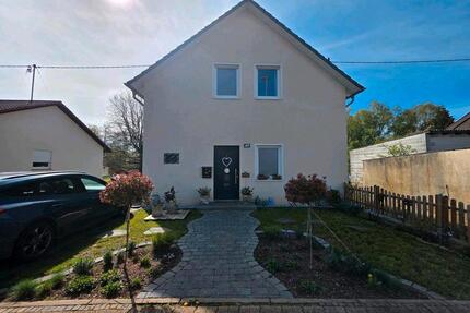 Provisionsfrei! Einfamilienhaus mit Einliegerwohnung - Saarwellingen
