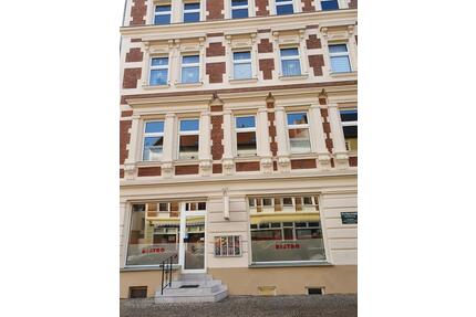 Sonnige 4 Raumwohnung mit Einbauküche und Tageslichtbad - Magdeburg Leipziger Straße