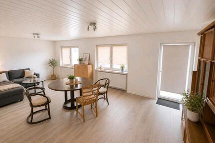 Helle 3-Zimmer-Wohnung – mit separatem Eingang - mit Balkon - Malberg
