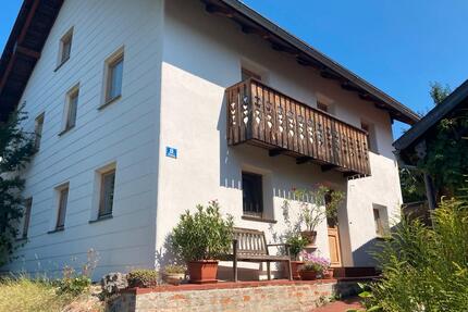 Landtraum: Großzügiger modernisierter Altbau mit schönem Garten - Gerzen