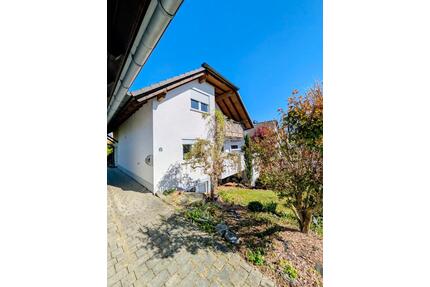 Großzügiges Einfamilienhaus, viel Potenzial – ideal für Familien - Laubach