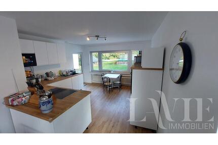 Vermietet!! Großzügige Erdgeschosswohnung mit Garten, Pool und Doppelgarage in ruhiger Lage - Homburg