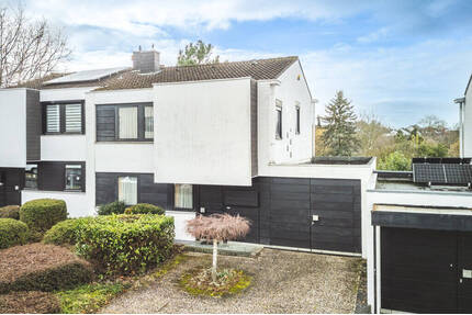 Wohnen am Alten Freibad! Einfamilienhaus mit traumhaftem Grundstück in bester Lage von Oppen-Haal - Würselen