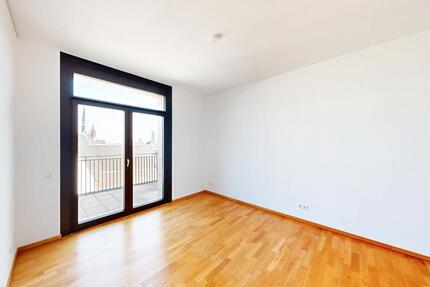 Kompakte 2-Zimmer-Wohnung mit tollem Ausblick aus der großzügigen Loggia - Frankfurt am Main