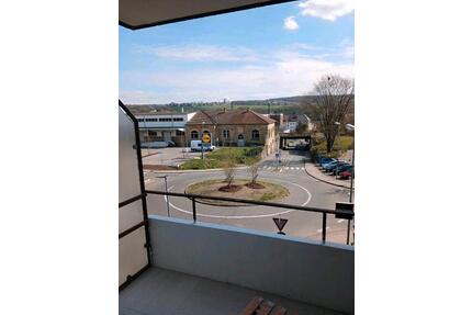 Gepflegte und Helle 2 Zimmer - Wohnung Mit Balkon. - Pforzheim Nordstadt