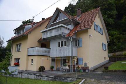 Zweifamilienhaus mit Ferienwohnung auf großem Grundstück in Münstertal - Münstertal/Schwarzwald Obermünstertal