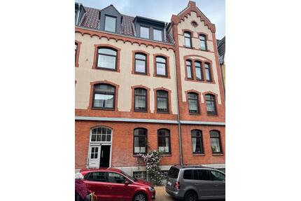Charmante helle 4 Zimmer Altbauwohnung mit Balkon -unrenoviert - Flensburg Altstadt