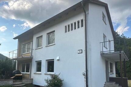 Modernisiertes Zweifamilienhaus mit Nebengebäude und Garten - Bad Berneck im Fichtelgebirge