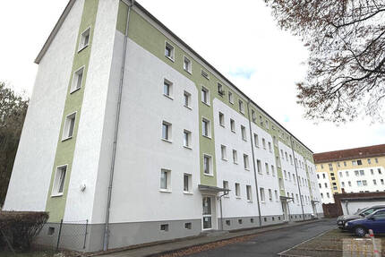 Gepflegte 3-Raum-Wohnung mit Parkett, Garage und sofortiger Verfügbarkeit - Erfurt Altstadt