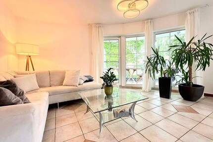 Großzügiges Wohnerlebnis: 4-Zimmer-Wohnung mit Balkon, TG-Garage & Freiplatz - Hilden