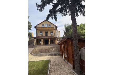 Haus zum Mieten in Halle 2.200,00 € 220 m²