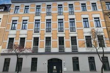 Wohnung zum Kaufen in Halle 250.000,00 € 106.97 m²