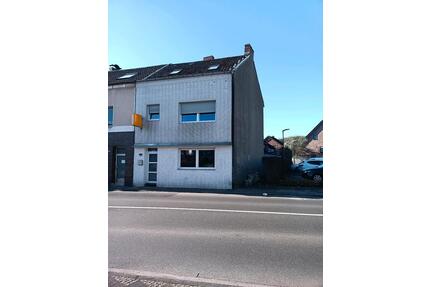 Haus zu vermieten,7 Zimmern - 1.800,00&nbsp;EUR Kaltmiete, ca.&nbsp; 150,00&nbsp;m&sup2; in Frechen (PLZ: 50226)