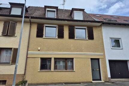 Charmantes Reihenmittelhaus mit großem Potenzial für Handwerker und Sanierer - Lörrach / Brombach