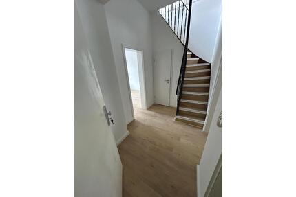 Erstbezug nach Sanierung – Maisonettewohnung mit EBK– nähe Zooviertel - Wuppertal Arrenberg