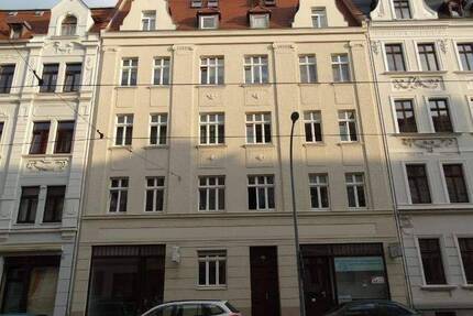 helle Dachgeschosswohnung mit Balkon und kleiner Einbauküche - Görlitz Südstadt