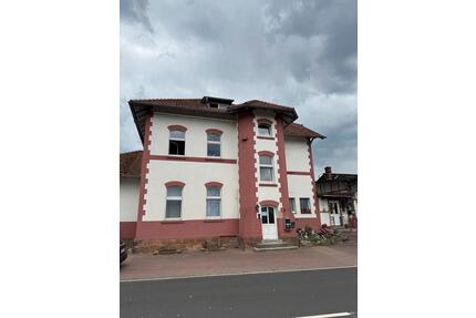Mehrfamilienhaus im Lanhtal - 600.000,00&nbsp;EUR Kaufpreis, ca.&nbsp; 319,00&nbsp;m&sup2; in Lahntal (PLZ: 35094)