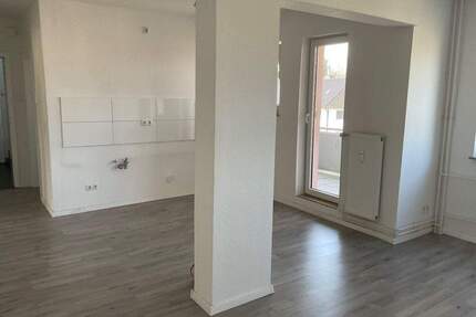 Sehr schöne renovierte 2,5 Zimmer Wohnung mit Balkon in Gelsenkirchen zu vermieten