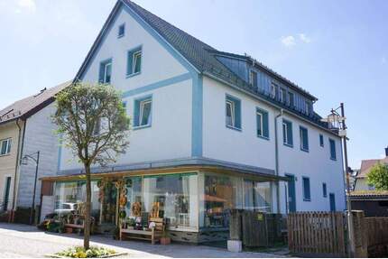 Gut durchdacht und gut gemacht - Energetisch top saniertes Wohn- und Geschäftshaus in Bischofsgrün