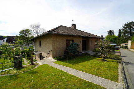 Einfamilienhaus mit Einliegerwohnung, Garten und Garage in Schieder-Schwalenberg