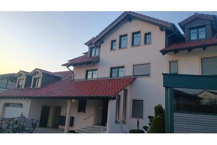 Moderne 5-Zimmer-Wohnung mit Balkon, EBK & Garage in Pförring