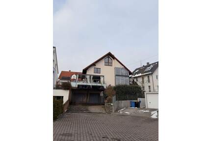 Einfamilienhaus mit 8 Zimmern und Garage in Idstein