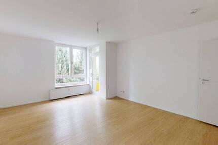 ** Helle und geräumige VOLLRENOVIERTE 4-Zimmer-Wohnung mit BALKON in Roding! **