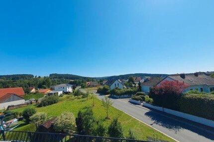 Renoviertes Reihenmittelhaus in Waldershof – 140 m², Garage inklusive