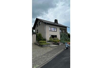 Eigenheim am Rande von Hesborn - 350.000,00&nbsp;EUR Kaufpreis, ca.&nbsp; 220,00&nbsp;m&sup2; in Hallenberg (PLZ: 59969)