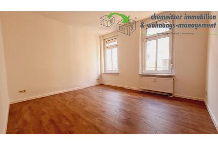Frisch renovierte 2-Raum-Wohnung mit Balkon, Tageslichtbad und PKW-Stellplatz - in UNI-Nähe - Chemnitz Bernsdorf