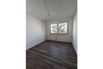 Wohnung zum Mieten in Halle 342,00 € 56.02 m²
