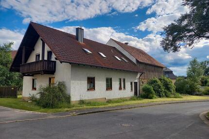 Wohnhaus mit ehem. Hofstelle - 355.000,00&nbsp;EUR Kaufpreis, ca.&nbsp; 133,00&nbsp;m&sup2; in Püchersreuth (PLZ: 92715) Ilsenbach