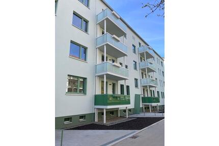 ERSTBEZUG - frisch sanierte 4-Raum-Wohnung,frisch saniert, Bodengleiche Dusche, Wanne, Fußbodenheizung, Aufzug - Oederan