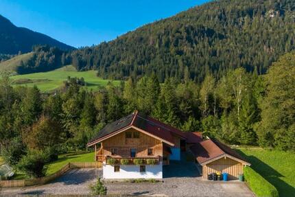 Wohnen im Grünen: Großes Haus mit Top-Austattung (provisionsfrei) - Schneizlreuth