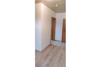 3 Zimmer Dachgeschosswohnung - 830,00&nbsp;EUR Kaltmiete, ca.&nbsp; 88,00&nbsp;m&sup2; in Vöhl (PLZ: 34516)