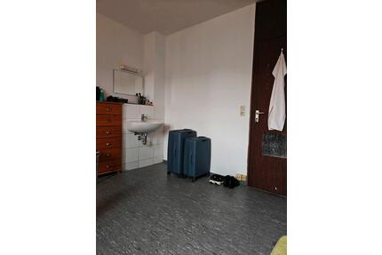 Möbliertes Zimmer in WG ab 1 April -390€ warm- Anmeldung möglich - Saarbrücken Dudweiler
