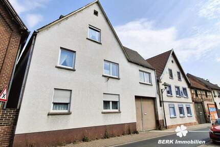 BERK Immobilien - Vielseitiges Zweifamilienhaus mit viel Platz in Mömlingen