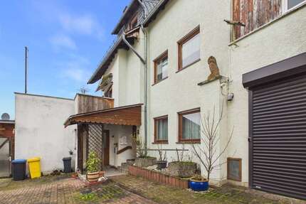 Haus zum Kaufen in Bornich 198.000,00 € 196 m²