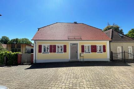 Wohnhaus mit Garten u. Scheune mitten in Wallerstein zu vermieten