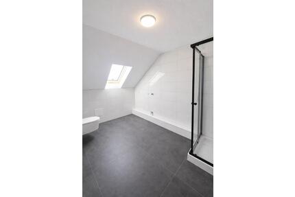 Erstbezug -Moderne und helle Dachgeschosswohnung -großer Terrasse - Mengen