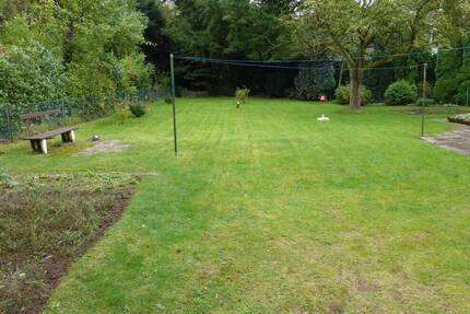 Sanierung Altbestand oder Grundstück für EFHRHMFH Bebauung in Hamburg Volksdorf.