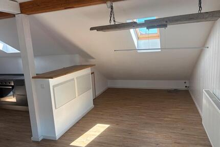Schöne 3,5 Zimmer Dachgeschoßwohnung frisch renoviert - Hohenfurch