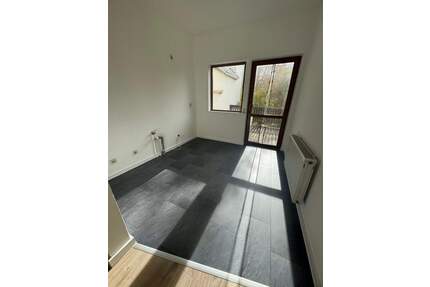 helle 2 Zimmer-Wohnung mit Loggia am Postplatz - Naumburg