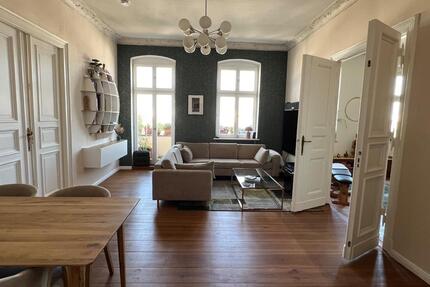 130 m² Stuckaltbau. 4. Etage mit Balkon, Kamin, Aufzug - teilbar! - Berlin Mitte