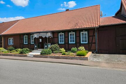 Einfamilienhaus mit Nebengebäuden in Klötze OT Neuendorf