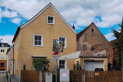 kl. älteres HAUS mit kl. Garten und Garage zum Kaufen - Bernhardswald