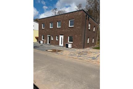 NEUBAU !!! DHH zu Vermieten - 1.250,00&nbsp;EUR Kaltmiete, ca.&nbsp; 115,00&nbsp;m&sup2; in Osterode am Harz (PLZ: 37520)