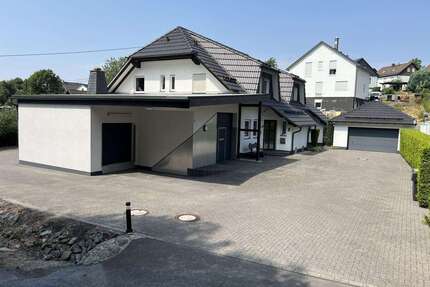 Haus zum Kaufen in Reichshof 779.000,00 € 301 m²
