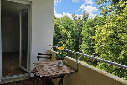 3 Zimmer, ruhig, renoviert, bezugsfrei, Balkon, ohne Provision - München Feldmoching-Hasenbergl