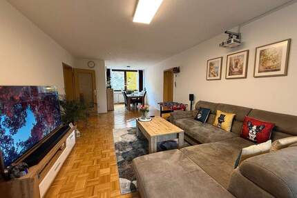 Sonnige & geräumige 3-Zimmer-Wohnung direkt am Park mit großem Balkon und individuellem Potenzial - München Bogenhausen